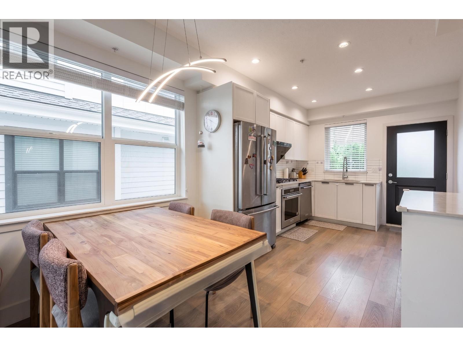 201 6933 ARCOLA STREET