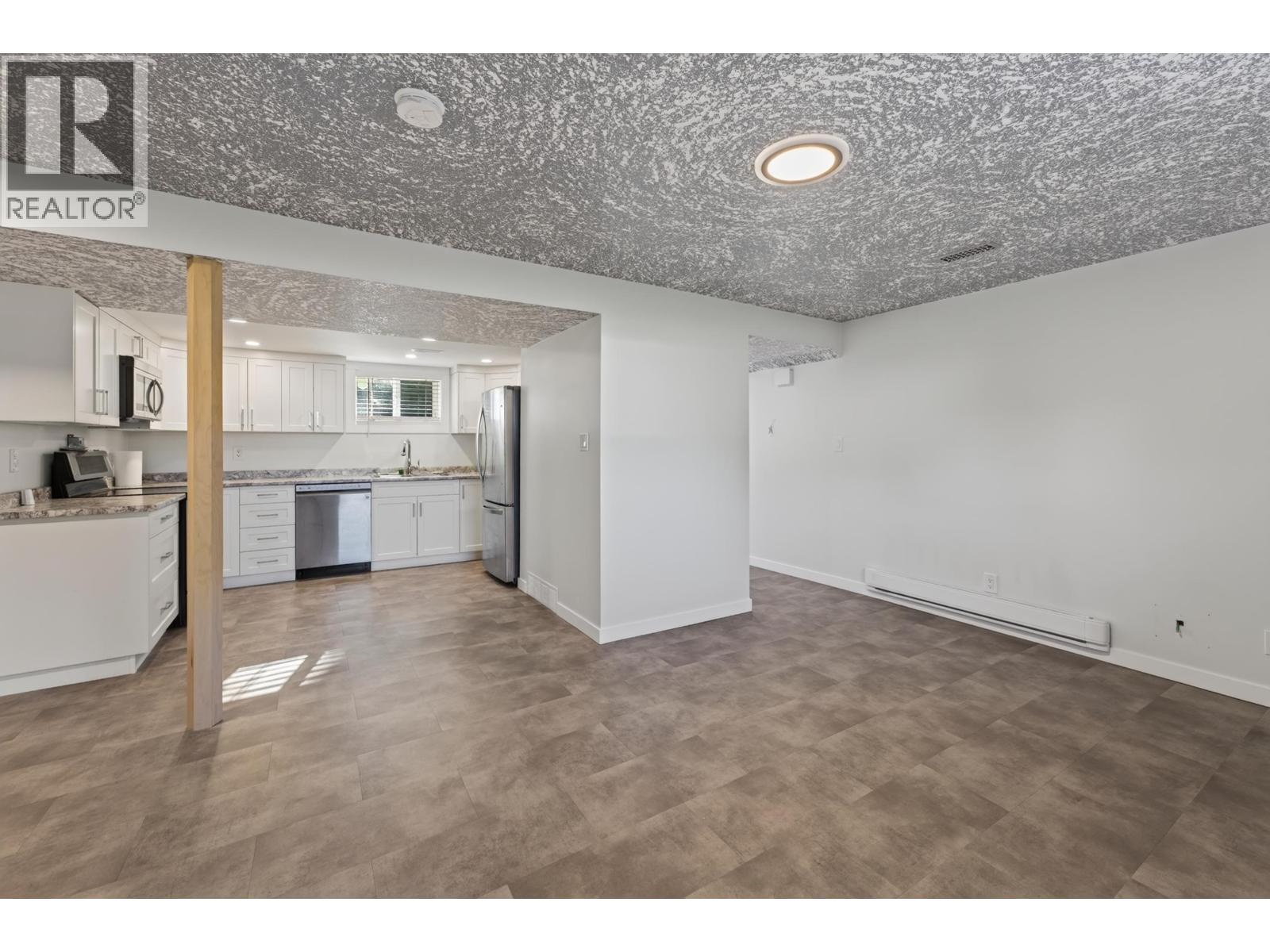 2919 Mcgill Crescent Property Photo 4