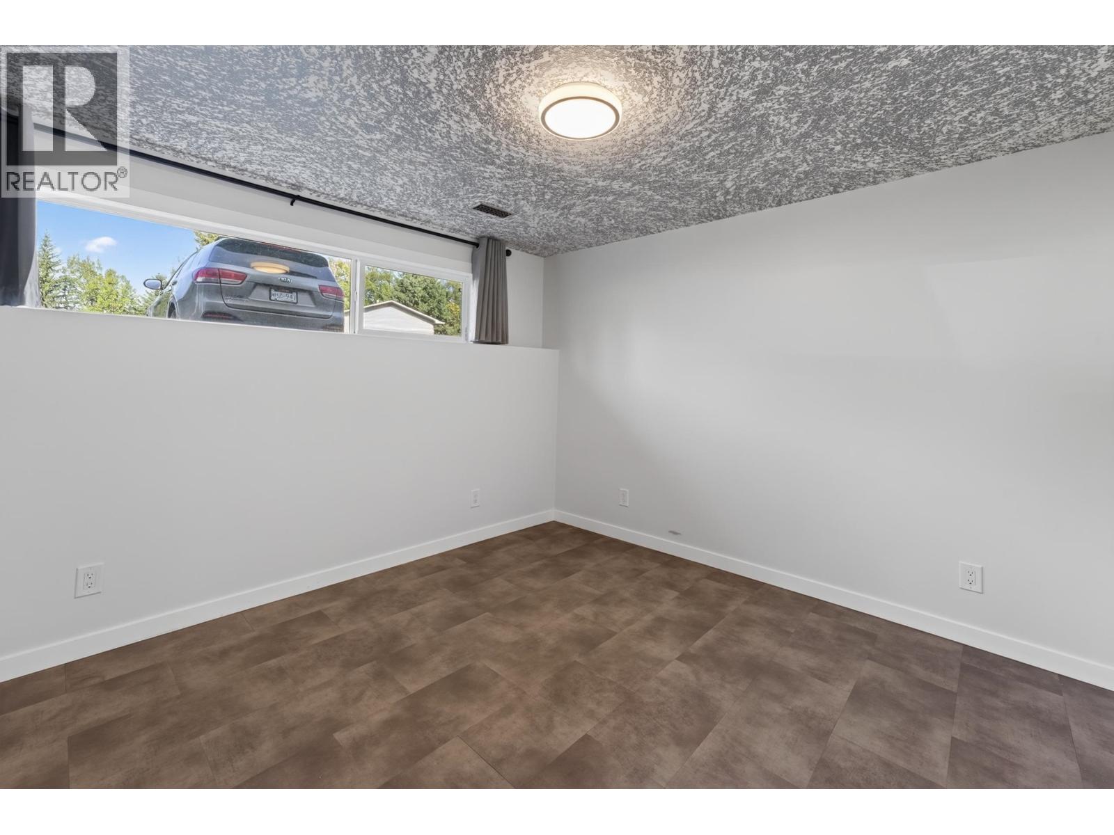 2919 Mcgill Crescent Property Photo 6
