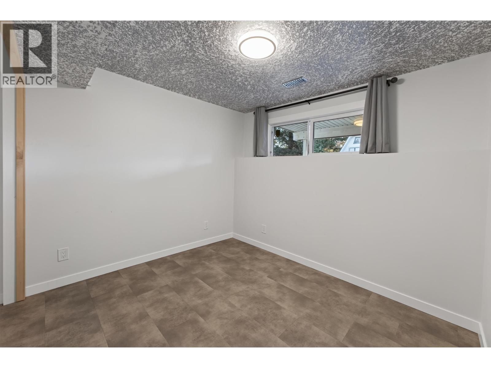 2919 Mcgill Crescent Property Photo 10