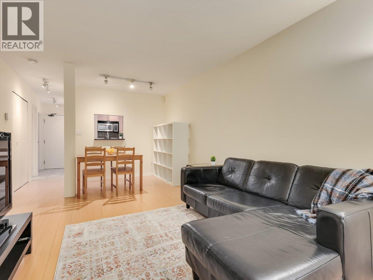 117 555 W 14th Avenue Property Photo 4