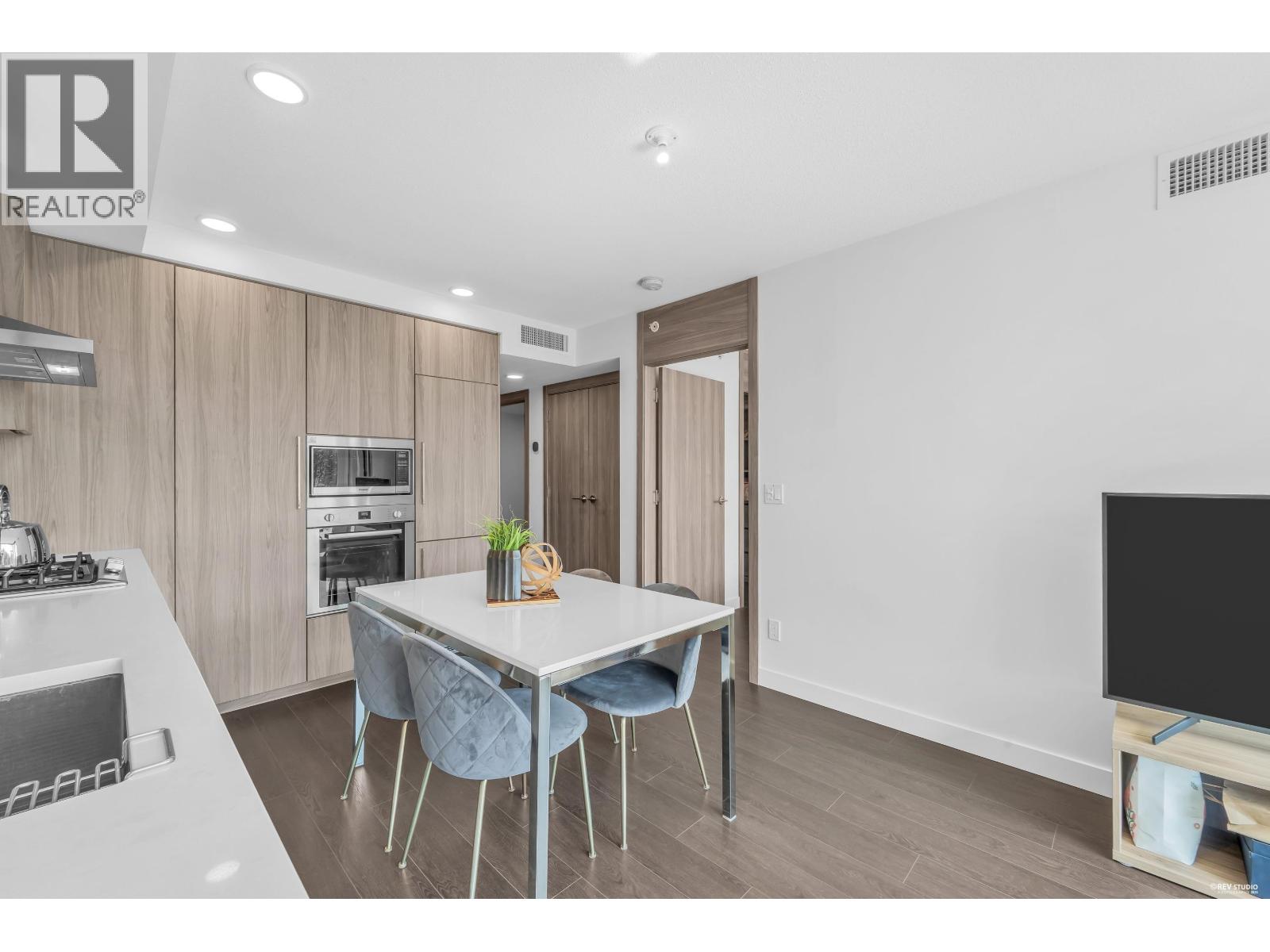 617 8800 Hazelbridge Way Property Photo 4