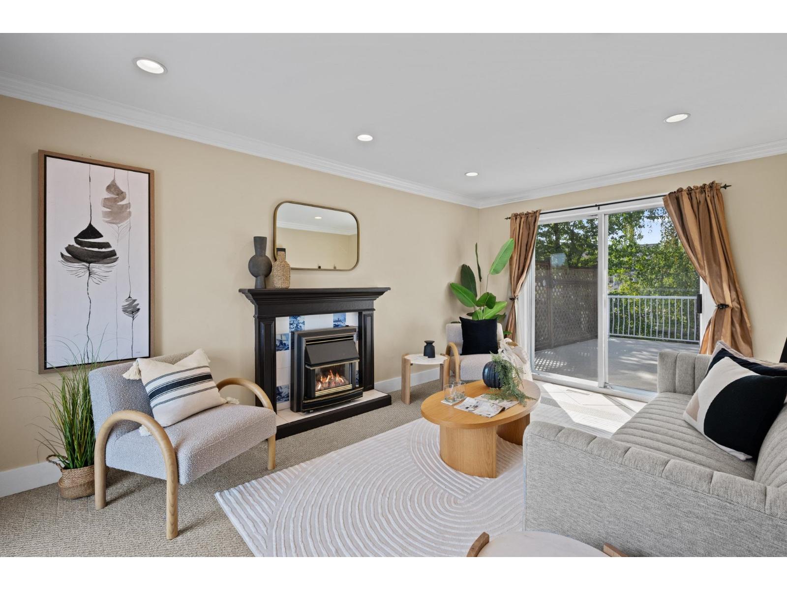 15866 91 Avenue Property Photo 15