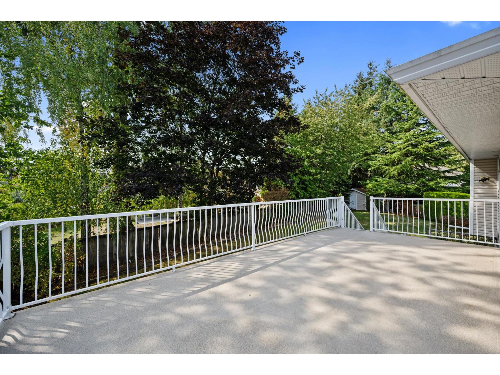 15866 91 Avenue Property Photo 16