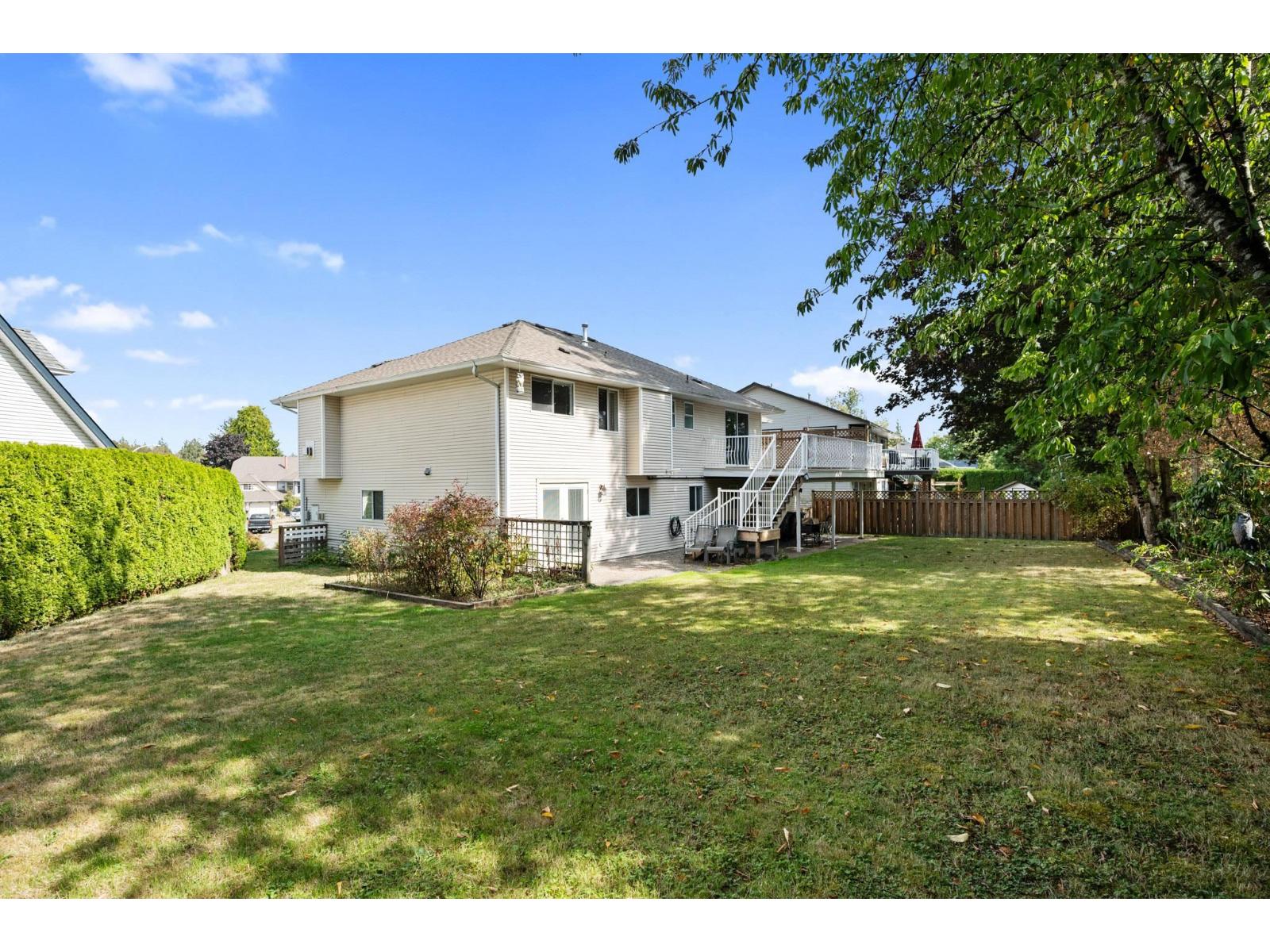 15866 91 Avenue Property Photo 38