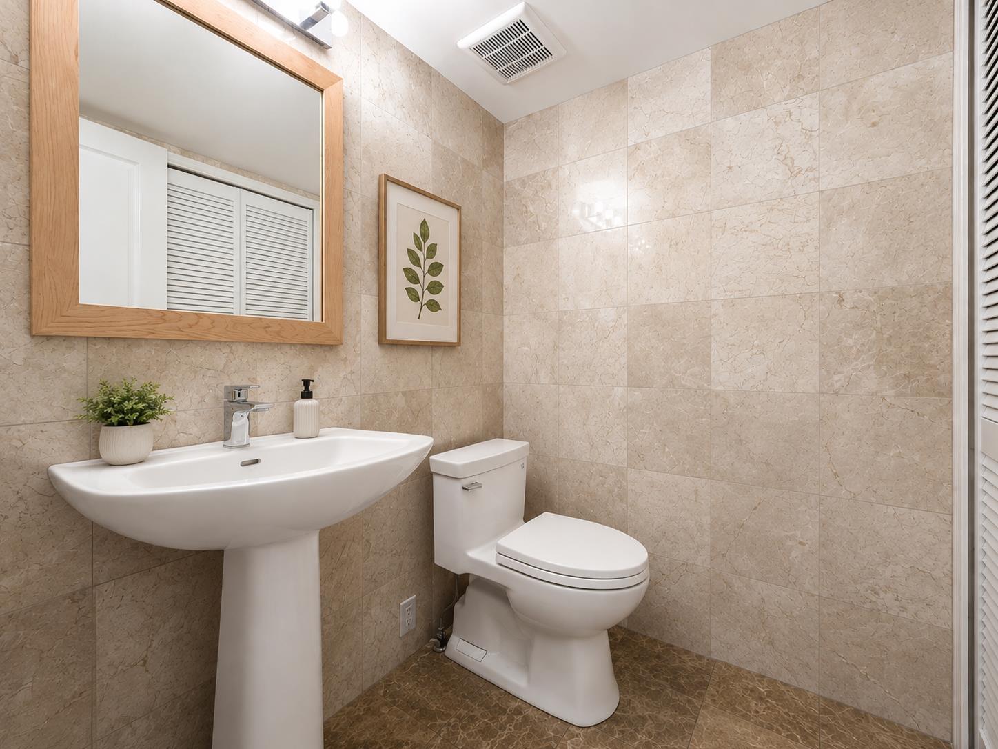 8 15055 20 Avenue Property Photo 9