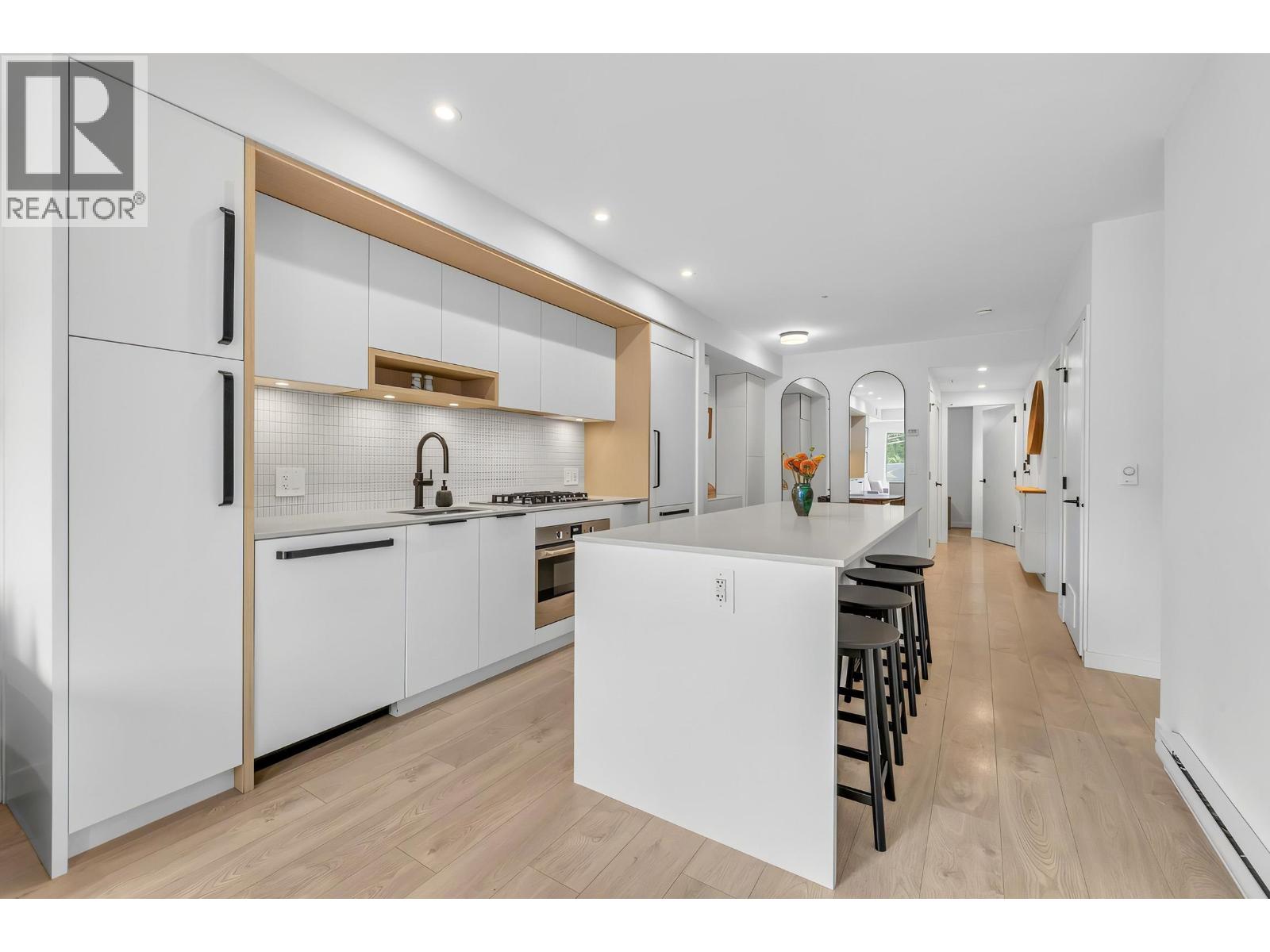 411 2520 Guelph Street Property Photo 8