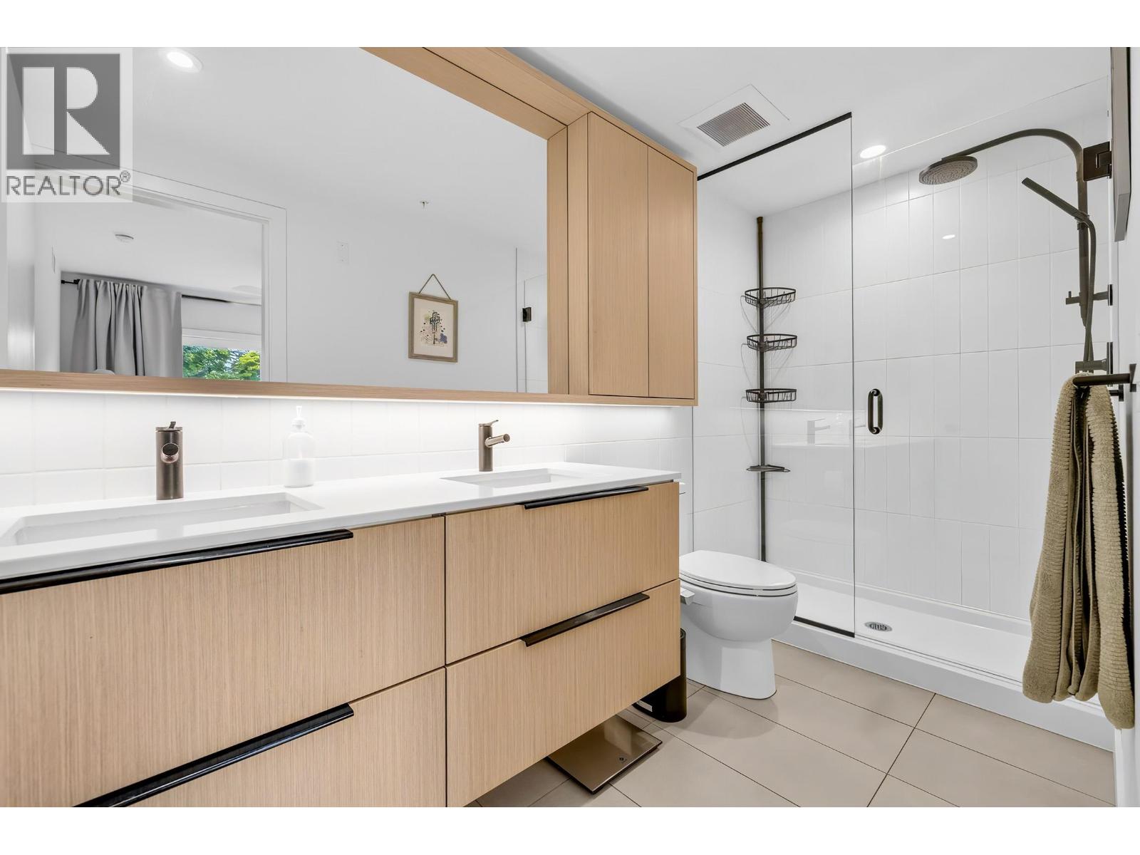 411 2520 Guelph Street Property Photo 16