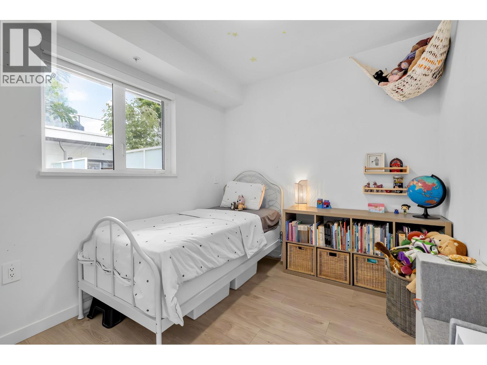 411 2520 Guelph Street Property Photo 17