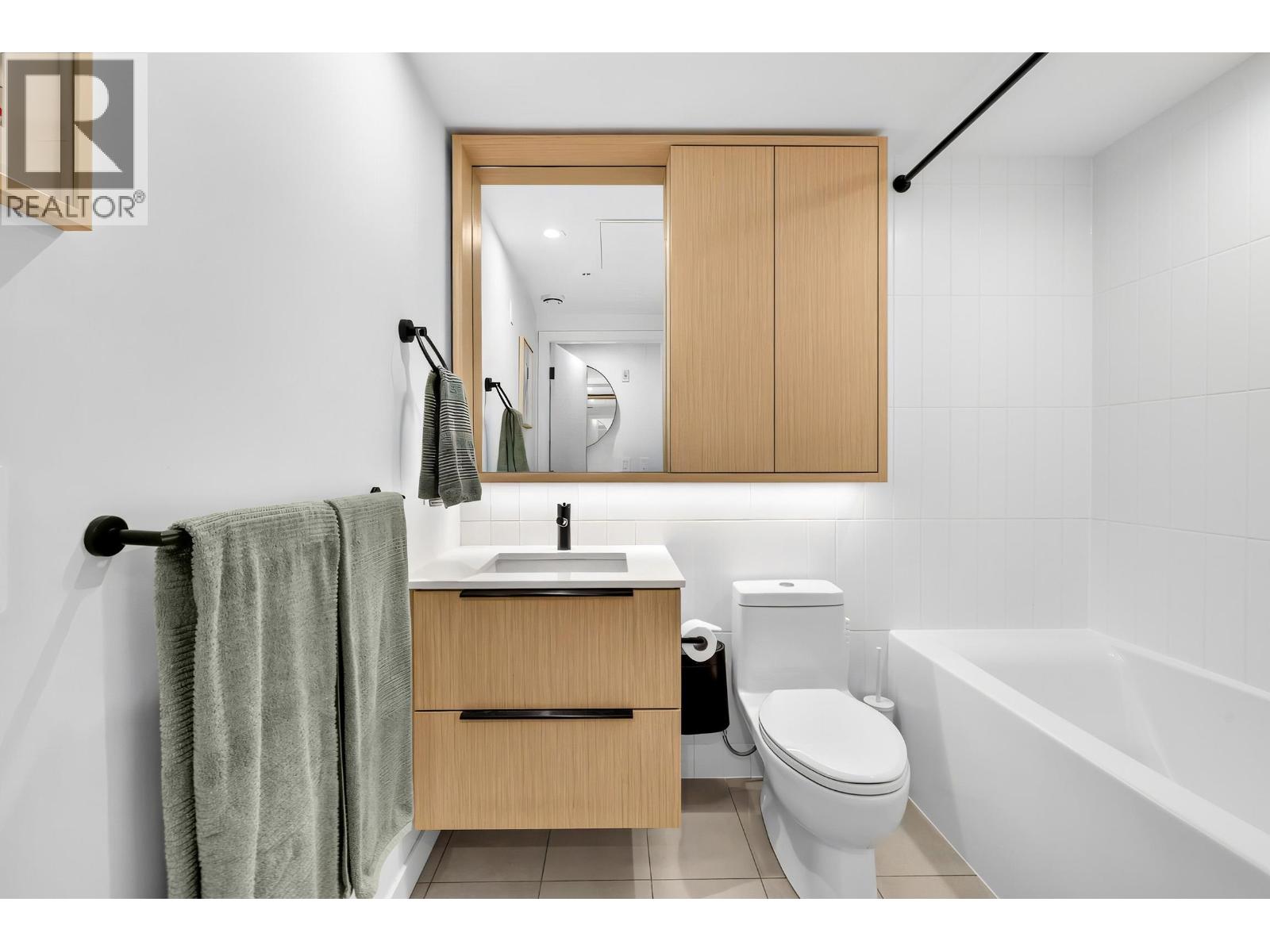 411 2520 Guelph Street Property Photo 19