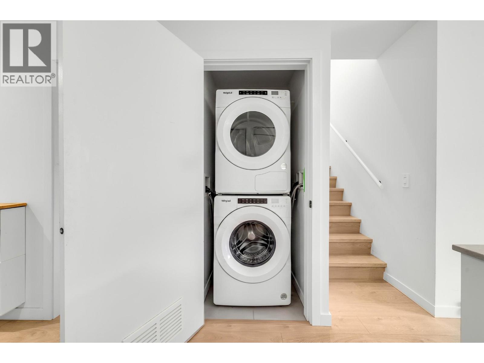 411 2520 Guelph Street Property Photo 20