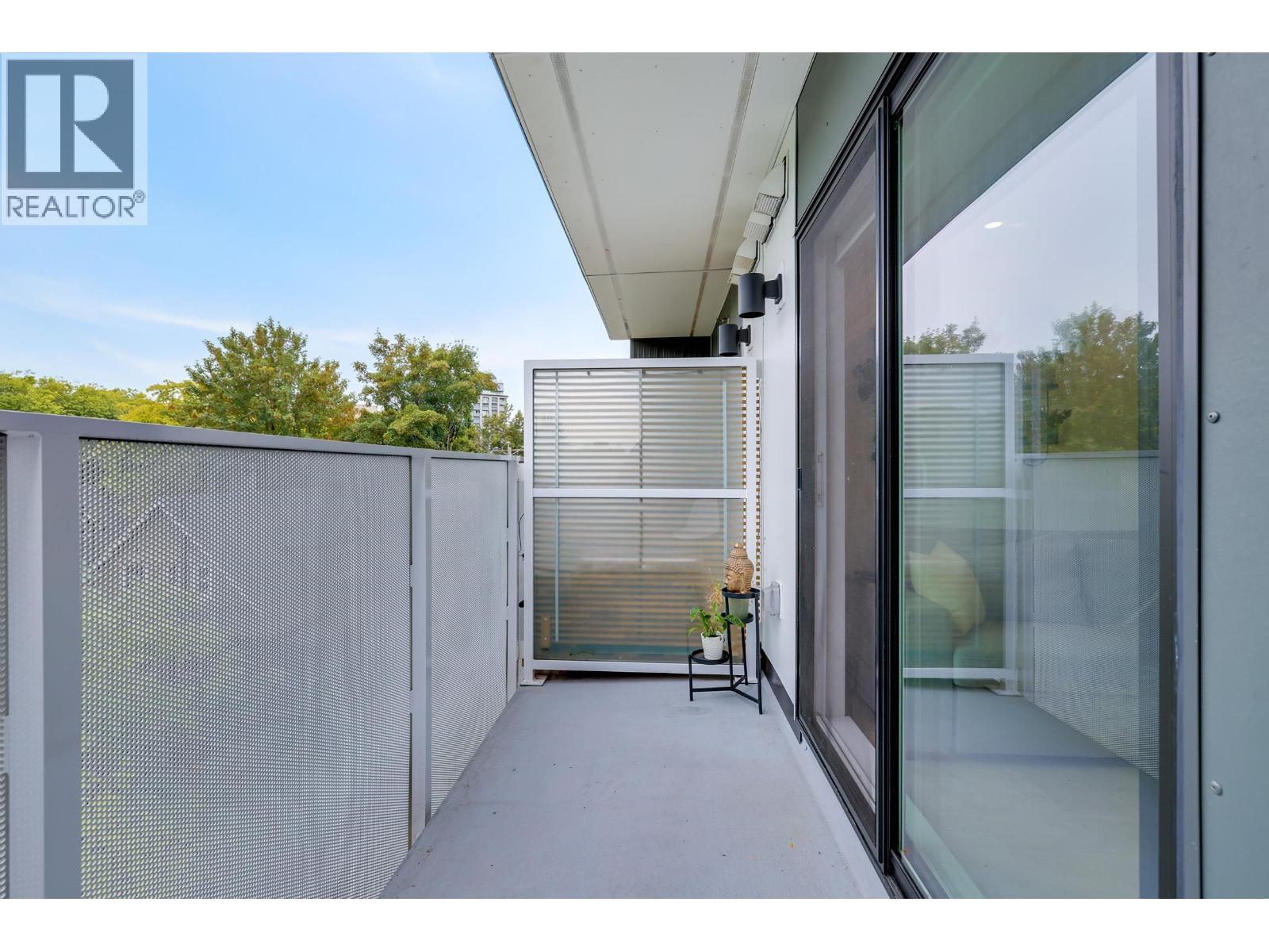 411 2520 Guelph Street Property Photo 22