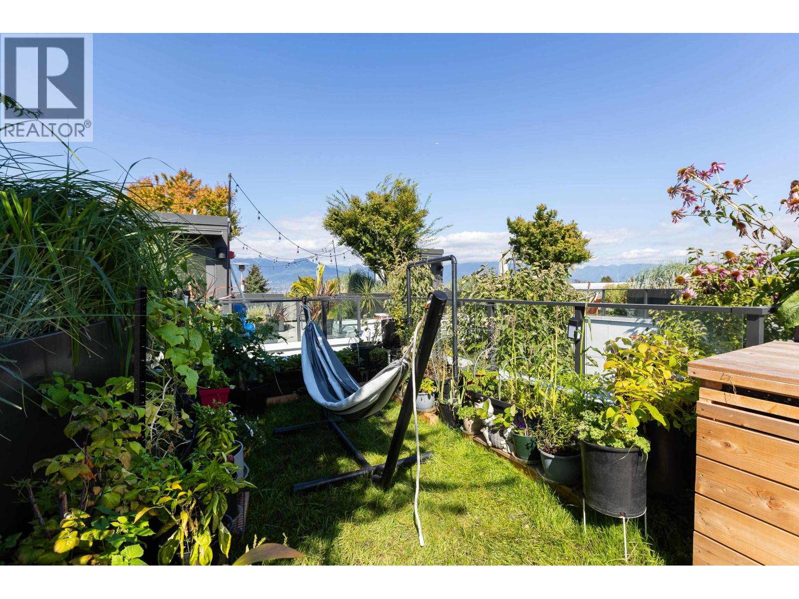 411 2520 Guelph Street Property Photo 28