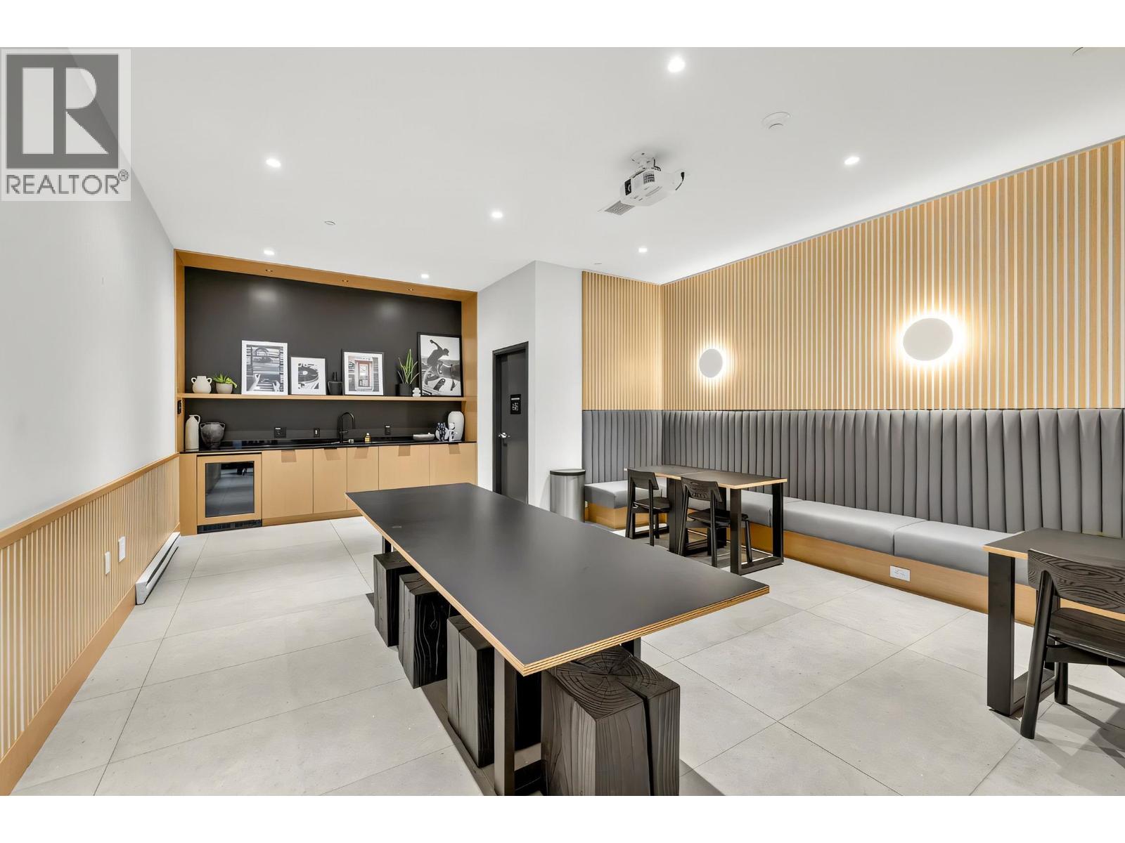 411 2520 Guelph Street Property Photo 33