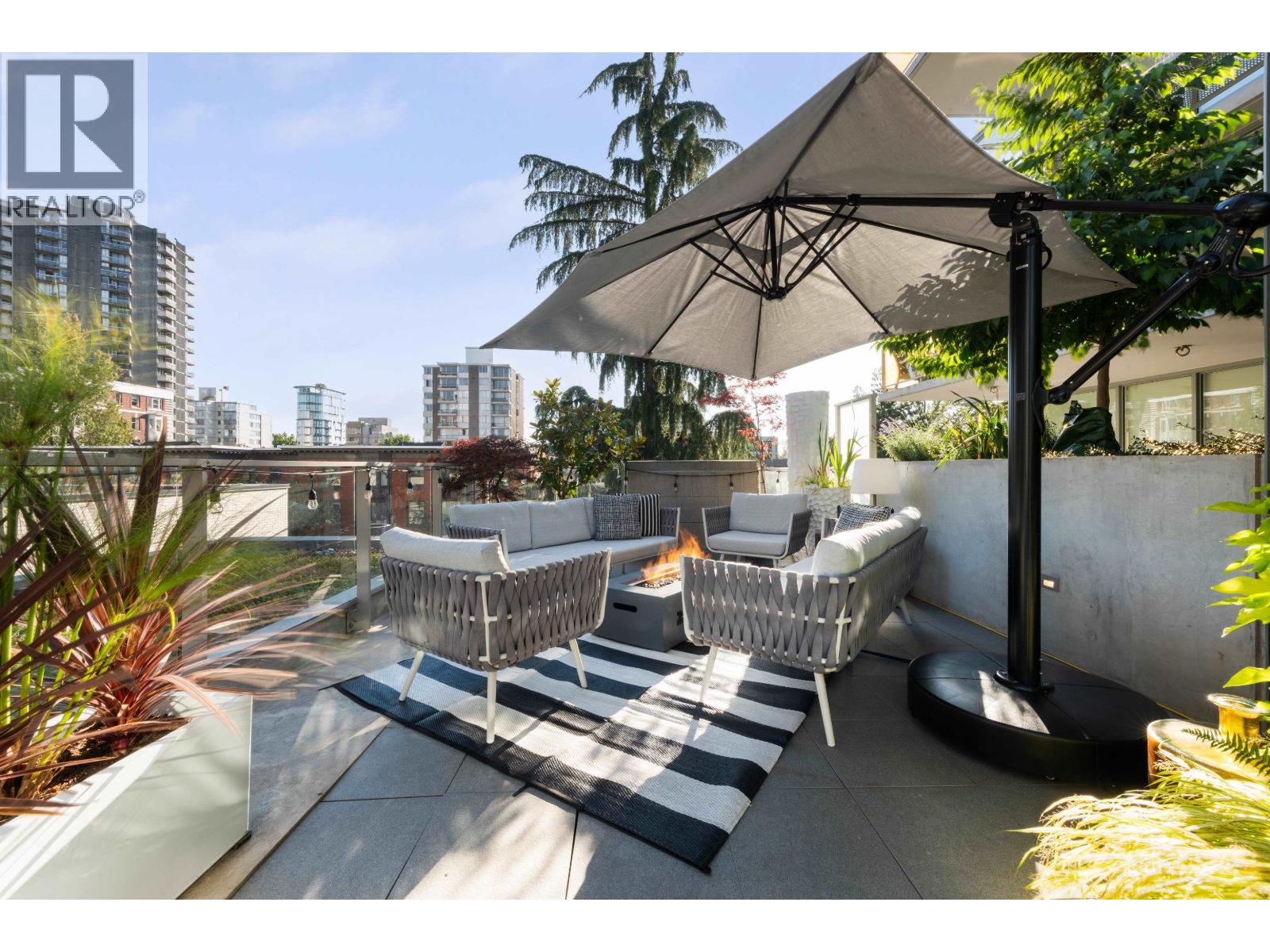 403 1365 Davie Street Property Photo 1