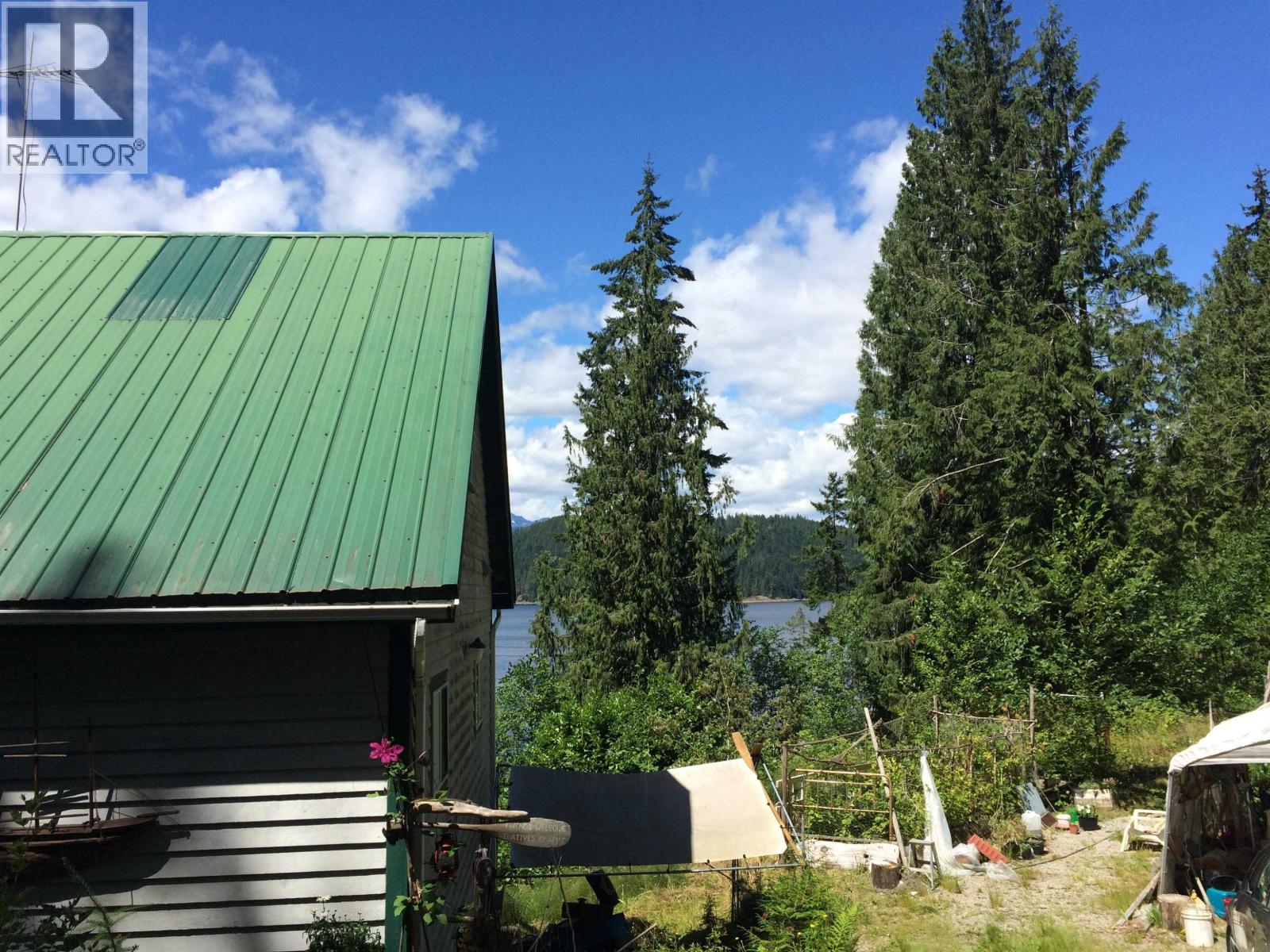 5587 Egmont Road Property Photo 14