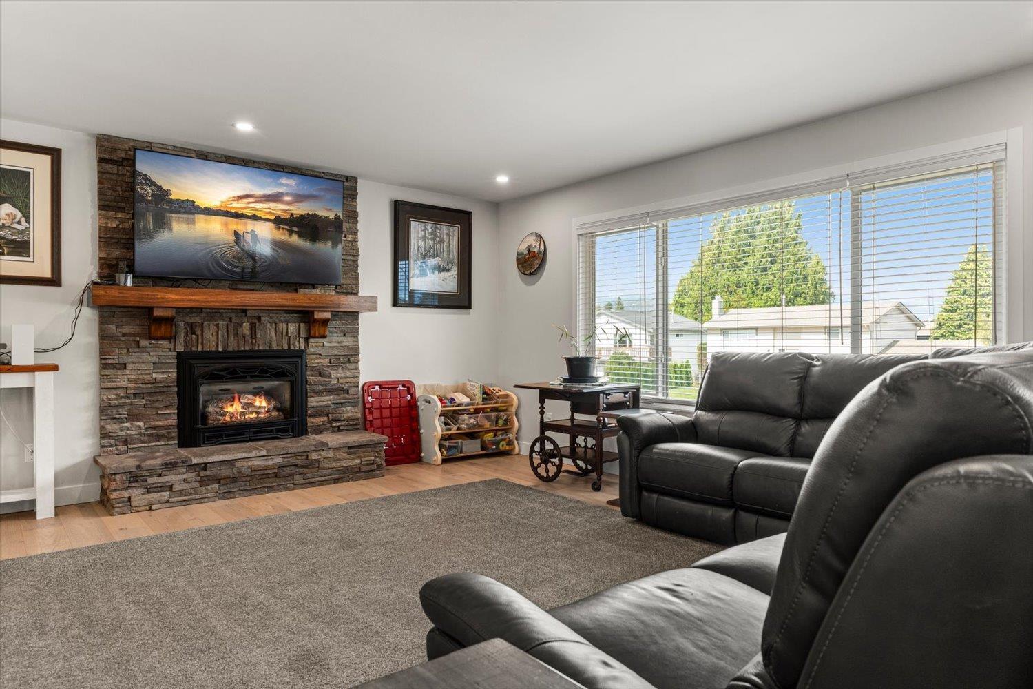 45188 Redwood Avenue Property Photo 7