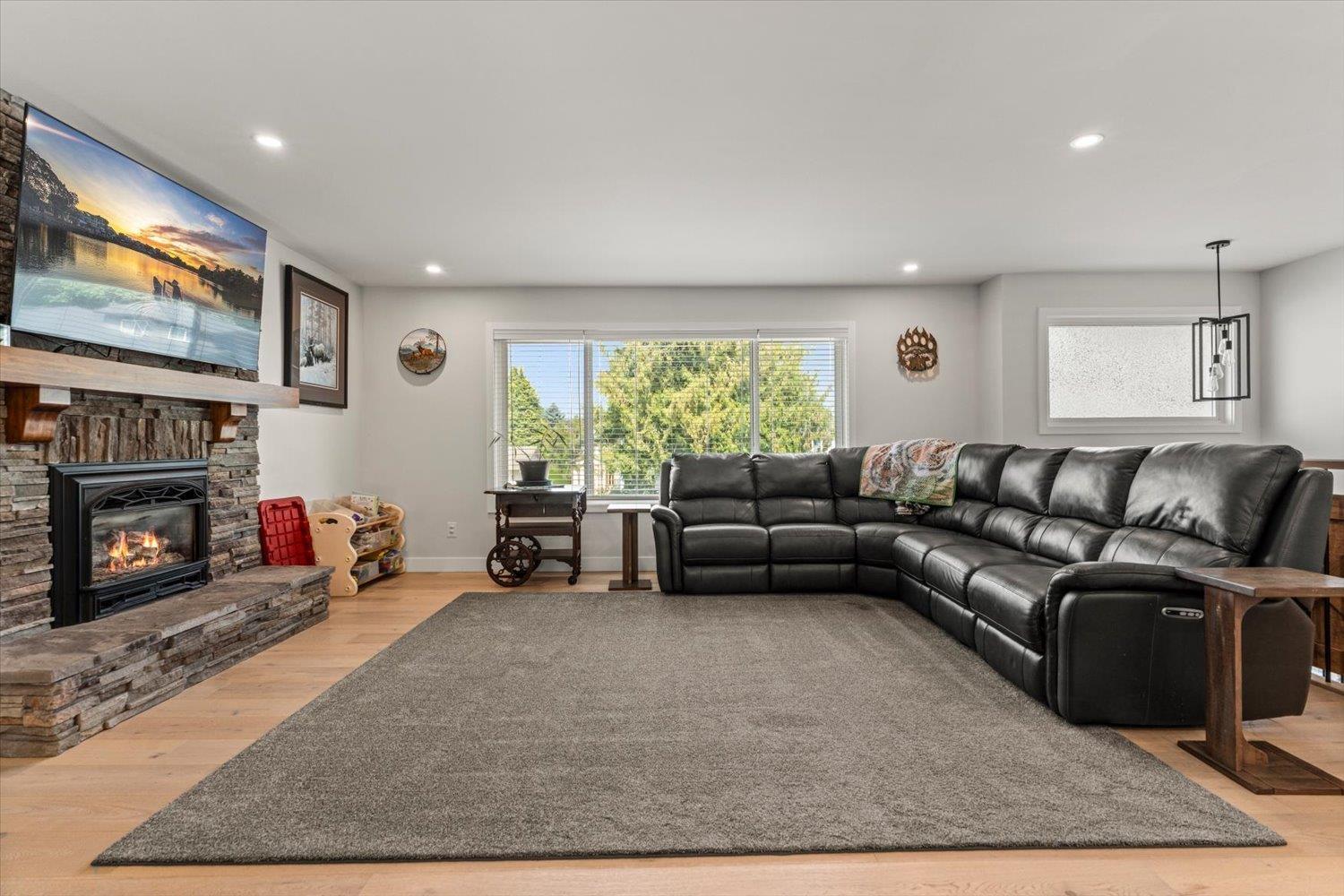 45188 Redwood Avenue Property Photo 8