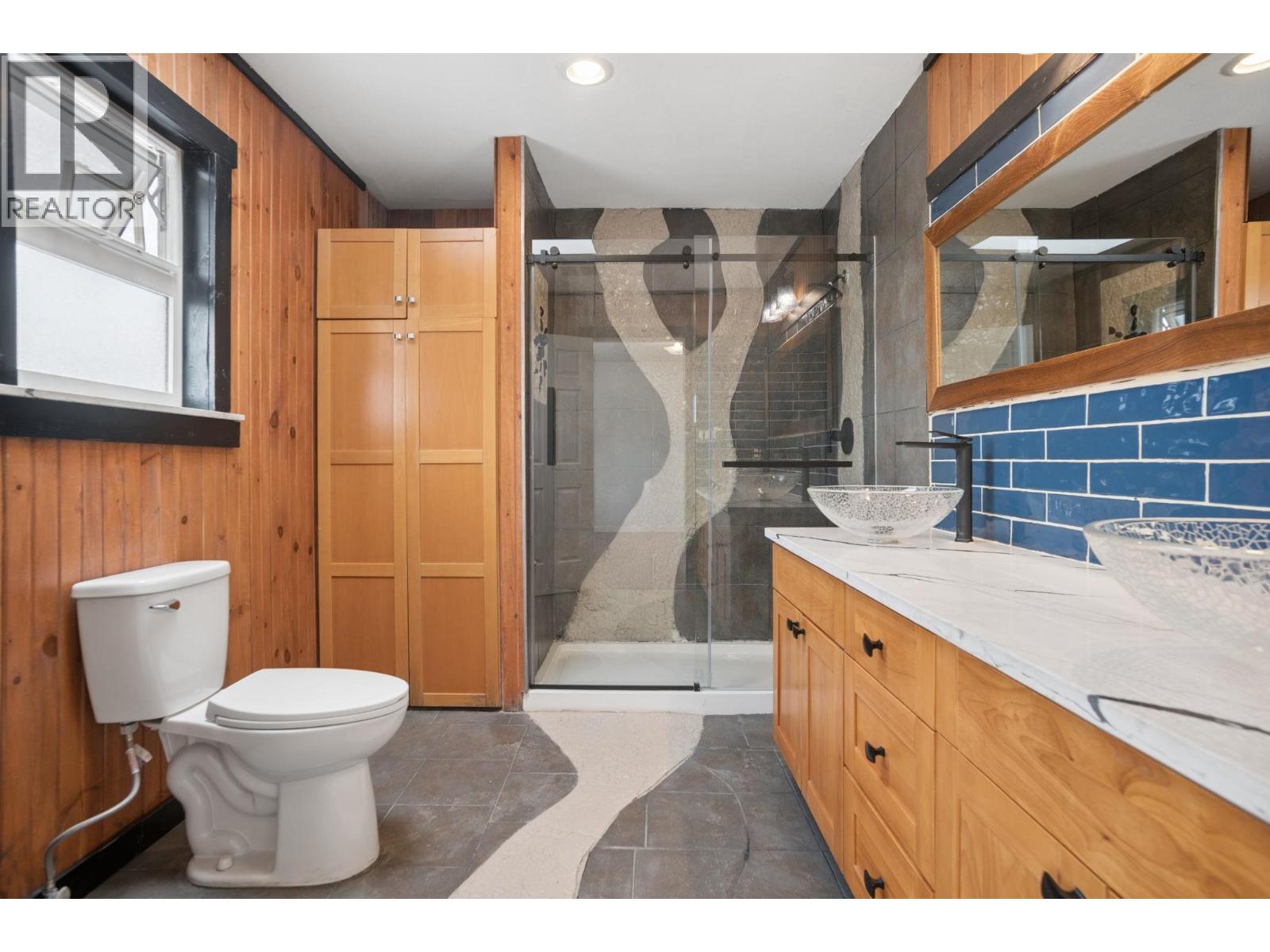 785 E 50th Avenue Property Photo 15