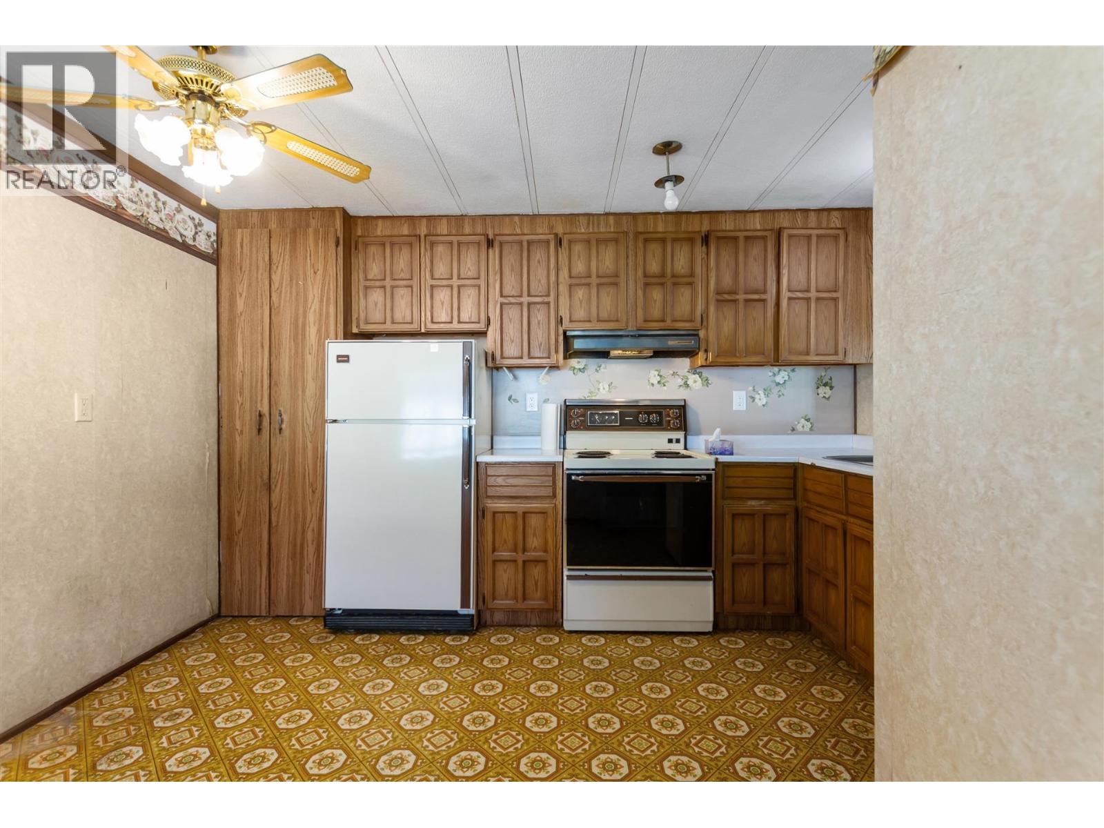 18 11876 Poplar Drive Property Photo 6