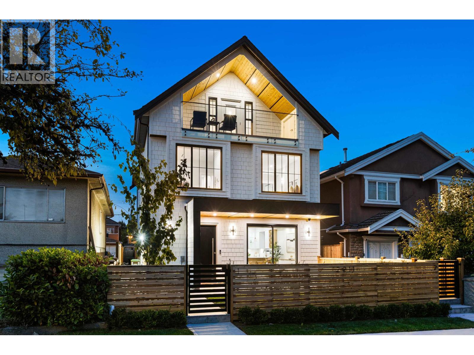 1 2211 Mannering Avenue Property Photo 2