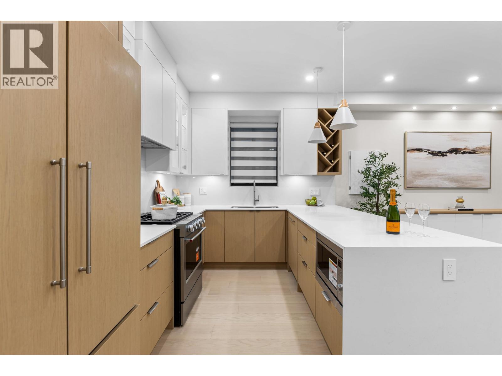 1 2211 Mannering Avenue Property Photo 7