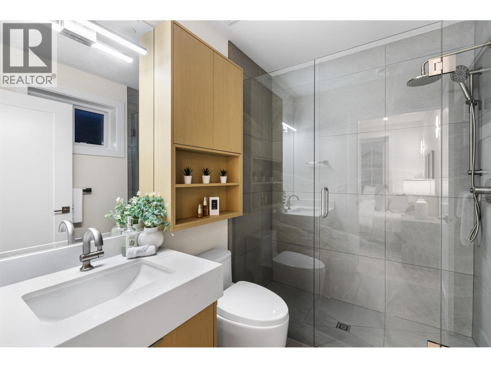 1 2211 Mannering Avenue Property Photo 12