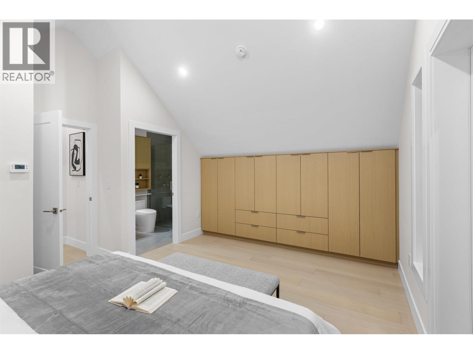 1 2211 Mannering Avenue Property Photo 16