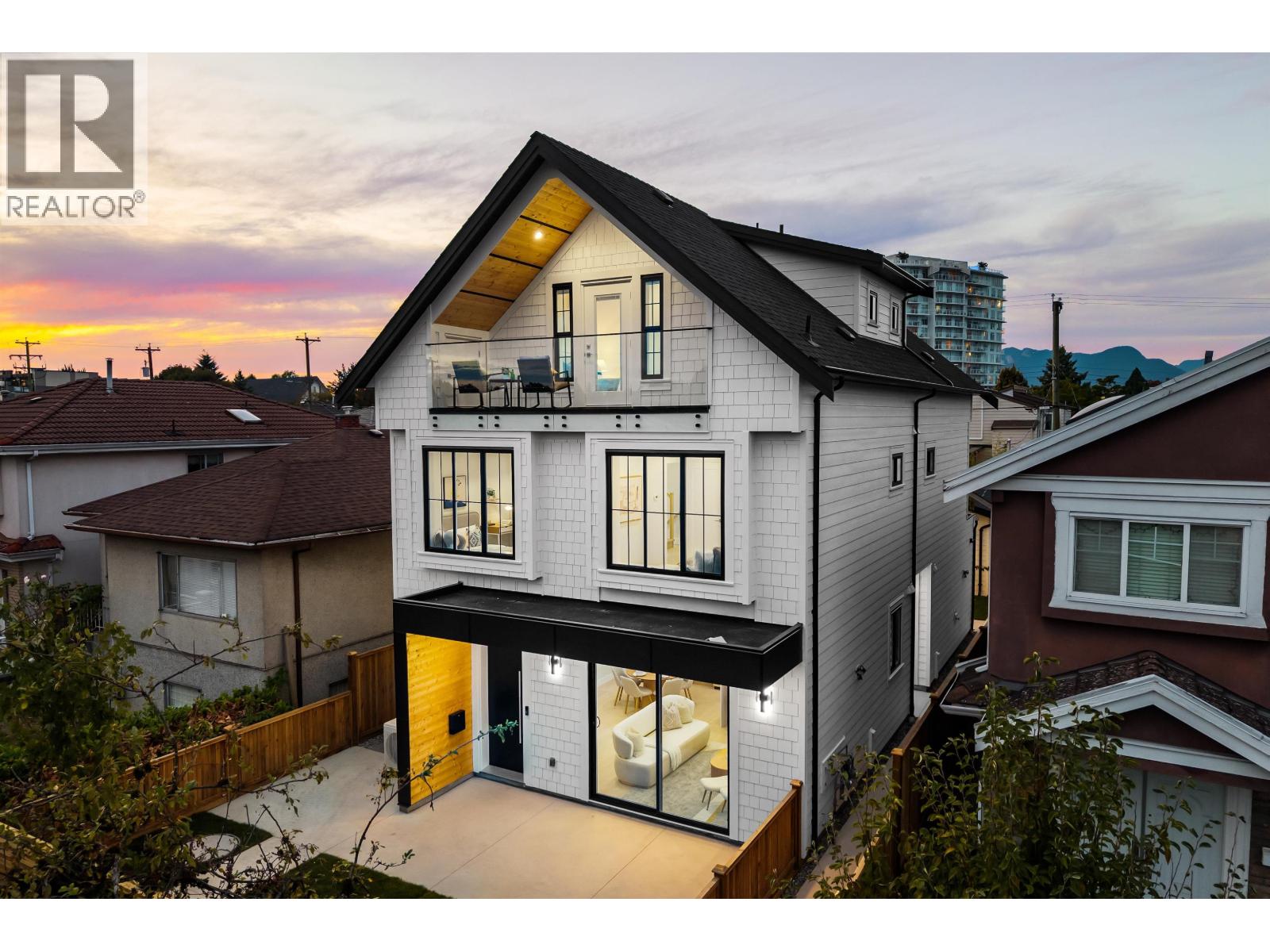 1 2211 Mannering Avenue Property Photo 18