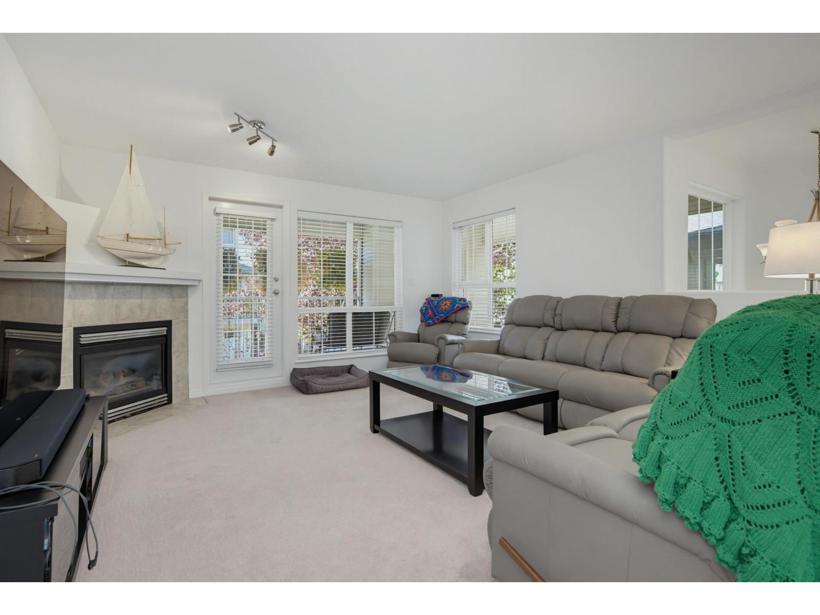 18636 65 Avenue Property Photo 5