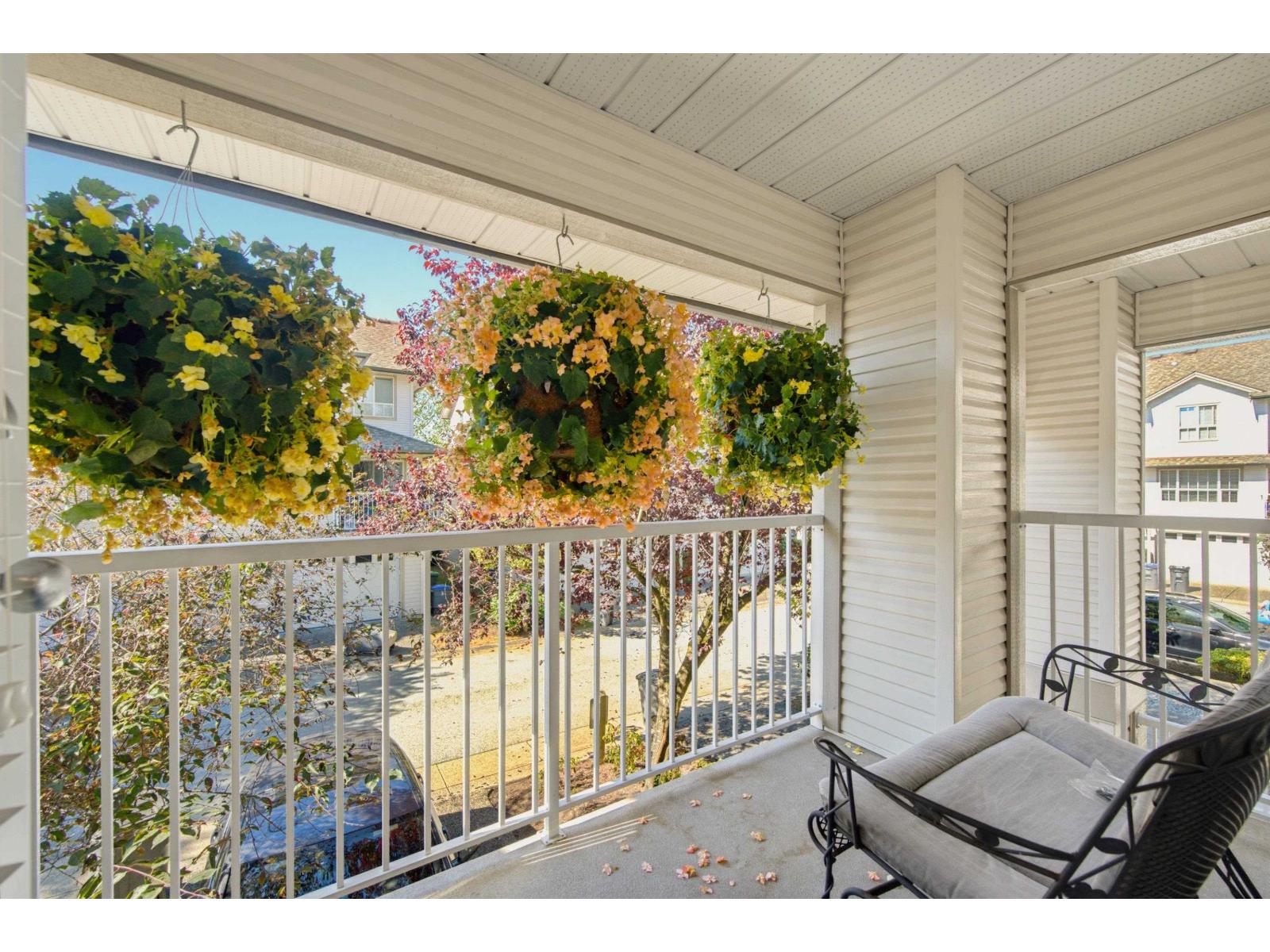 18636 65 Avenue Property Photo 6