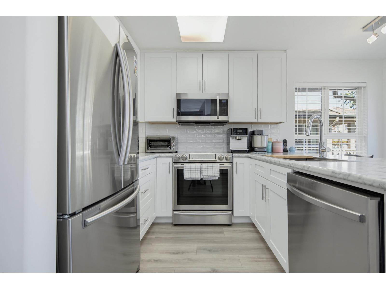 18636 65 Avenue Property Photo 10