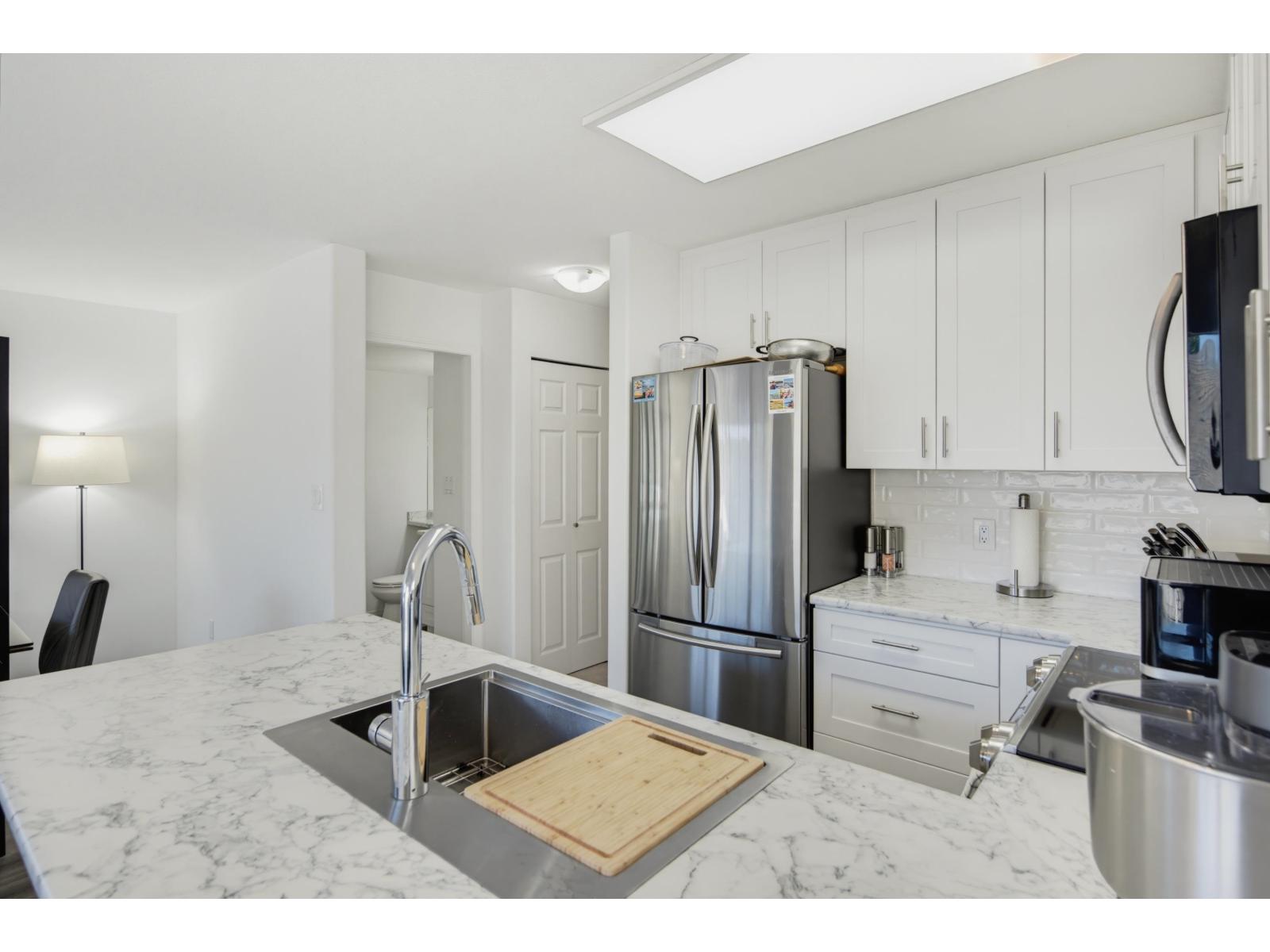 18636 65 Avenue Property Photo 12