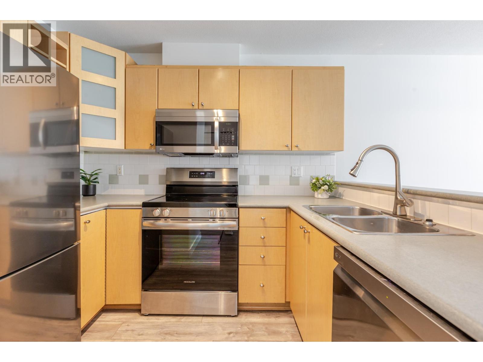 314 3122 St Johns Street Property Photo 5