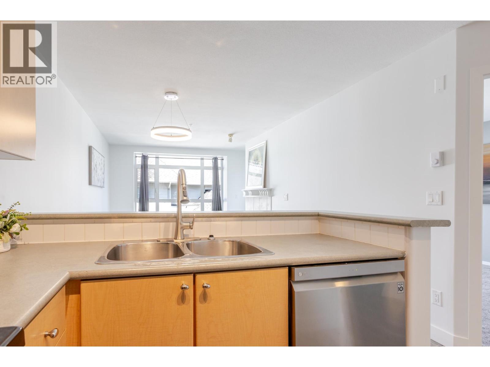 314 3122 St Johns Street Property Photo 6