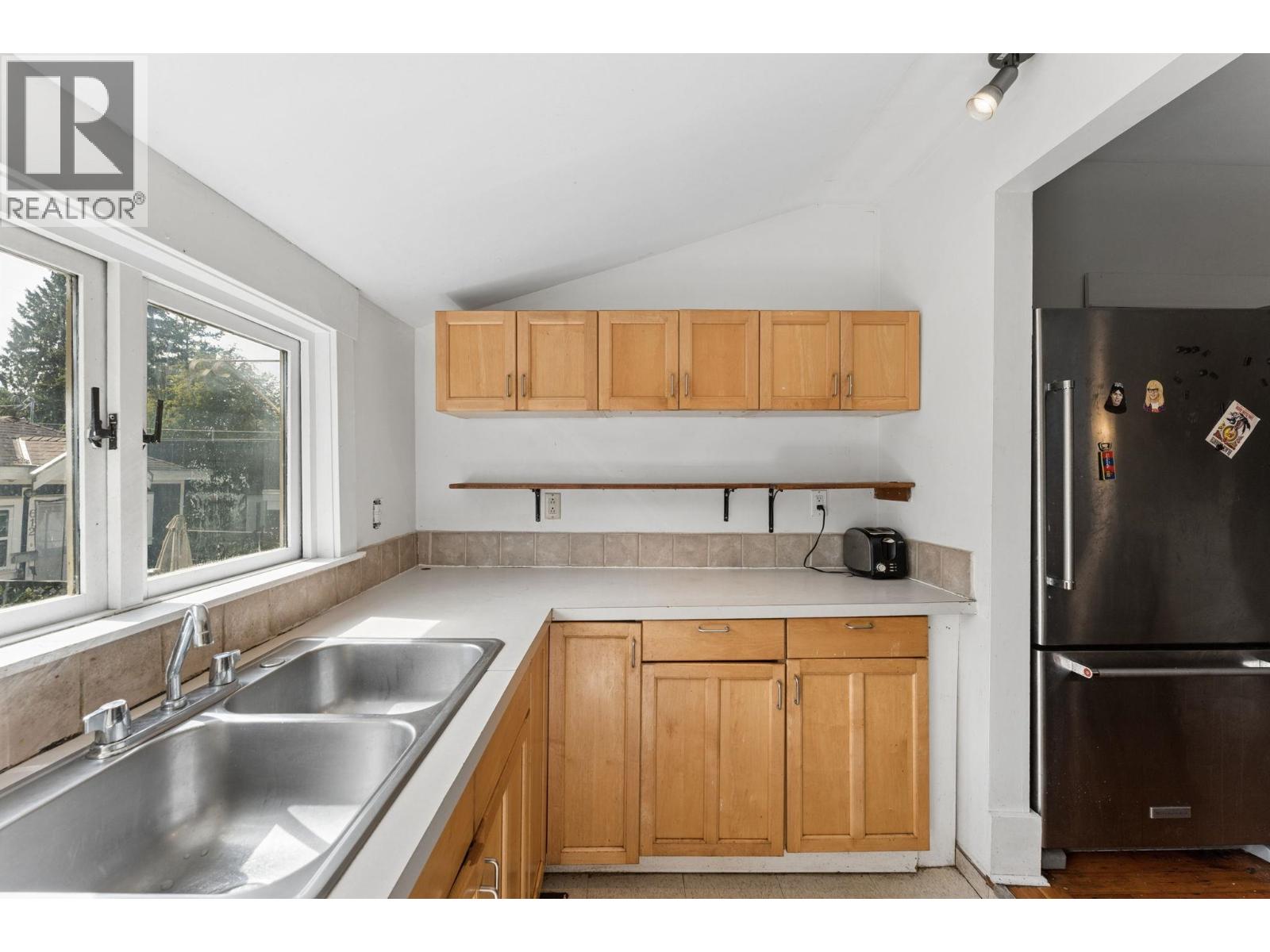 614 E 19th Avenue Property Photo 10