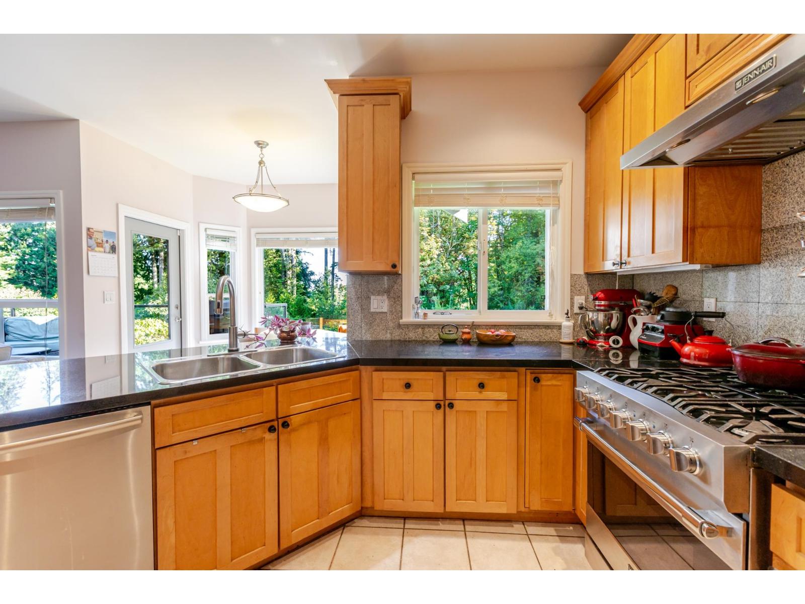 21015 46 Avenue Property Photo 12