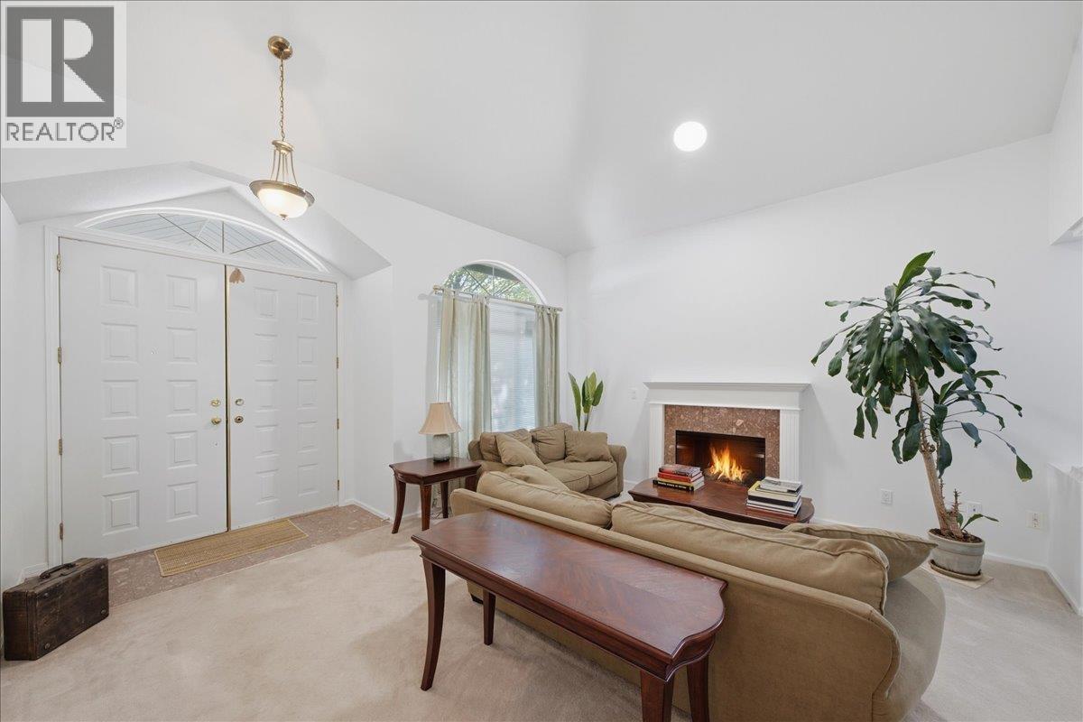 1594 Plateau Crescent Property Photo 2