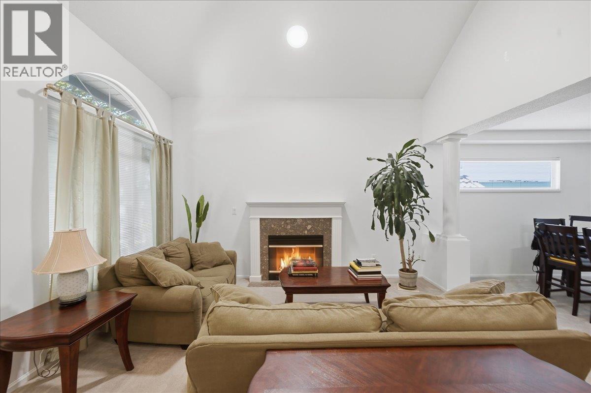 1594 Plateau Crescent Property Photo 3