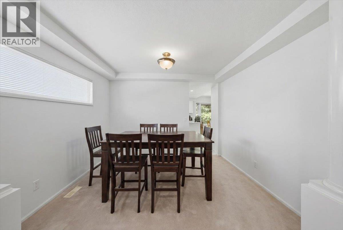 1594 Plateau Crescent Property Photo 6