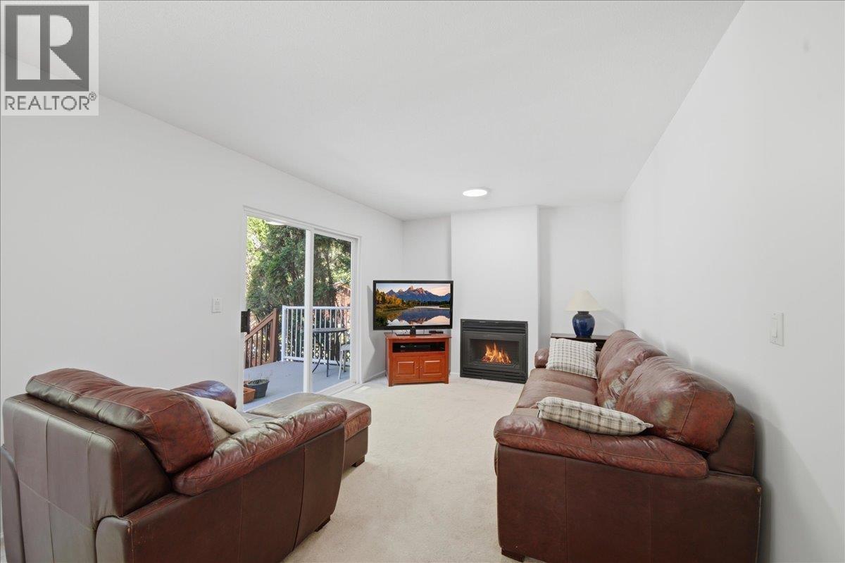 1594 Plateau Crescent Property Photo 13