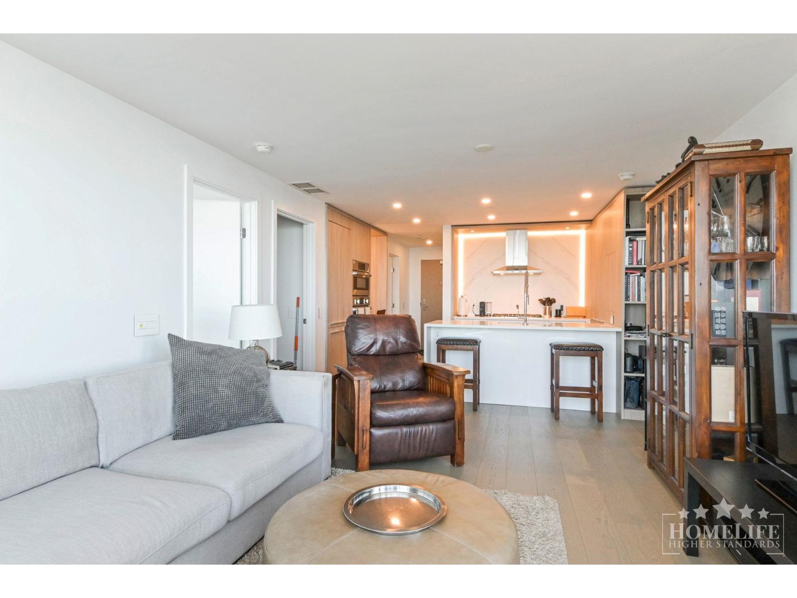 1301 15165 Thrift Avenue Property Photo 5