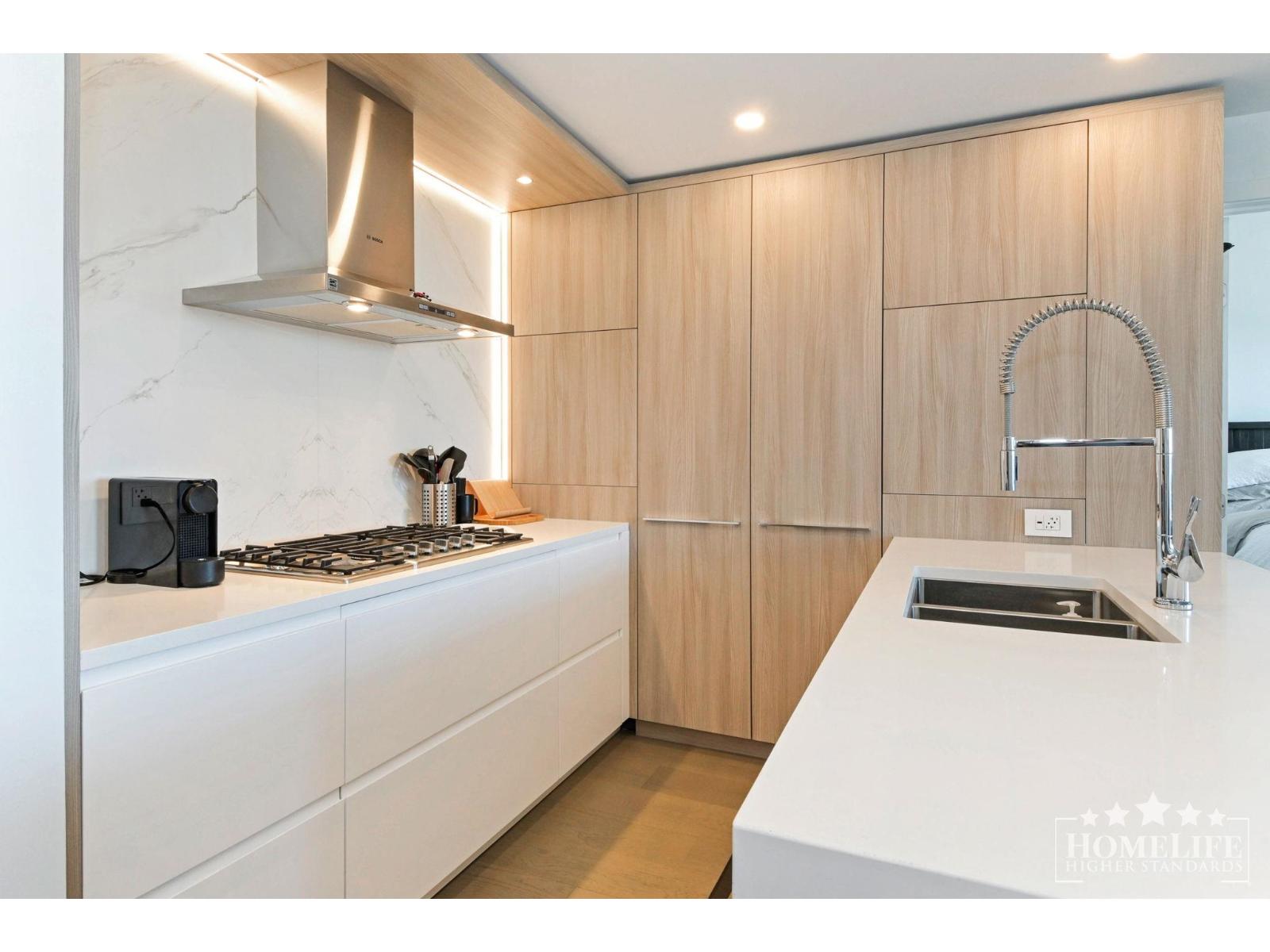 1301 15165 Thrift Avenue Property Photo 7