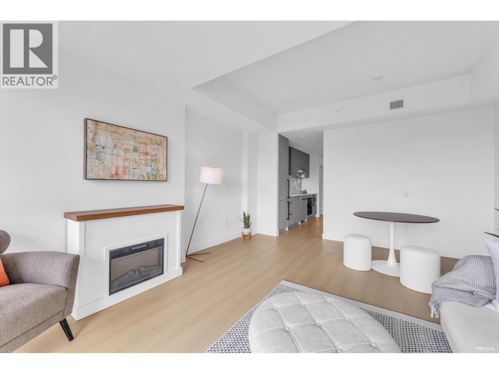 103/203 422 E 3rd Street Property Photo 6