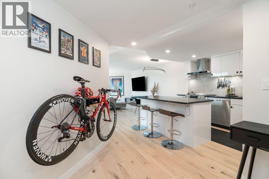 710 1050 Burrard Street Property Photo 1