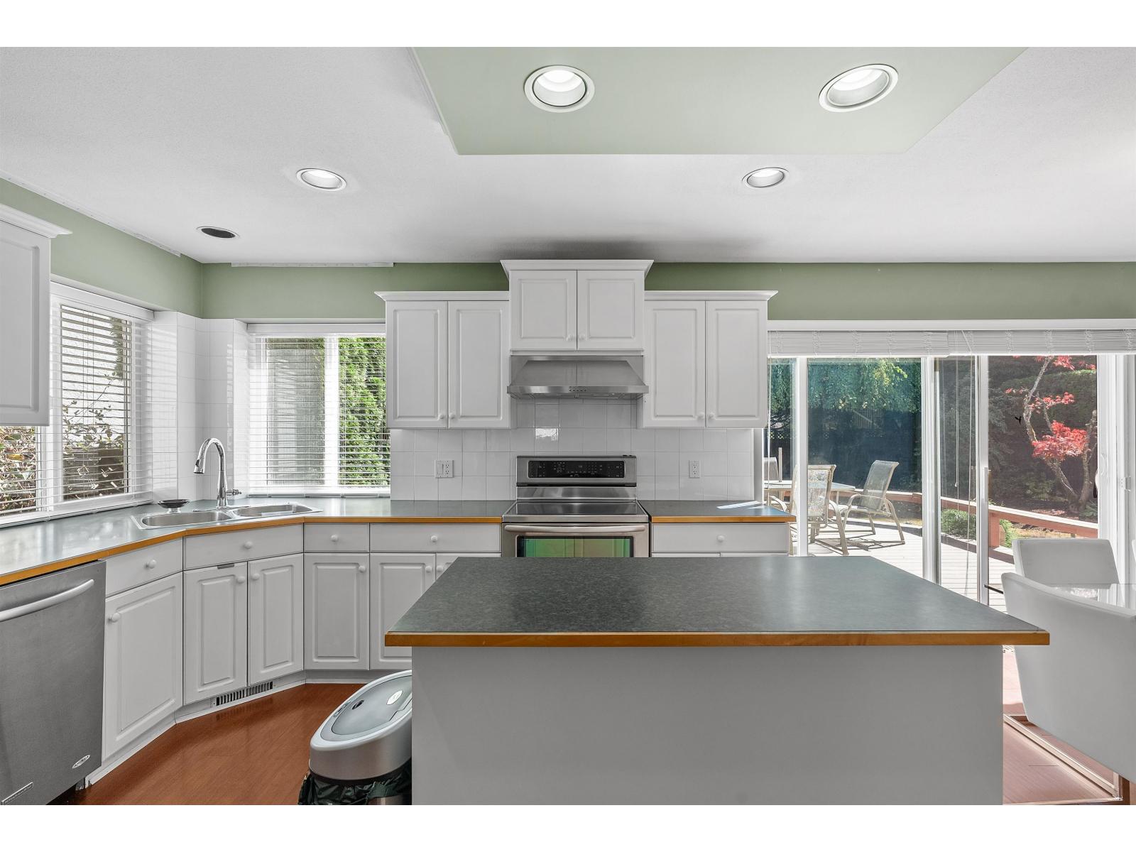 9252 206 Street Property Photo 4