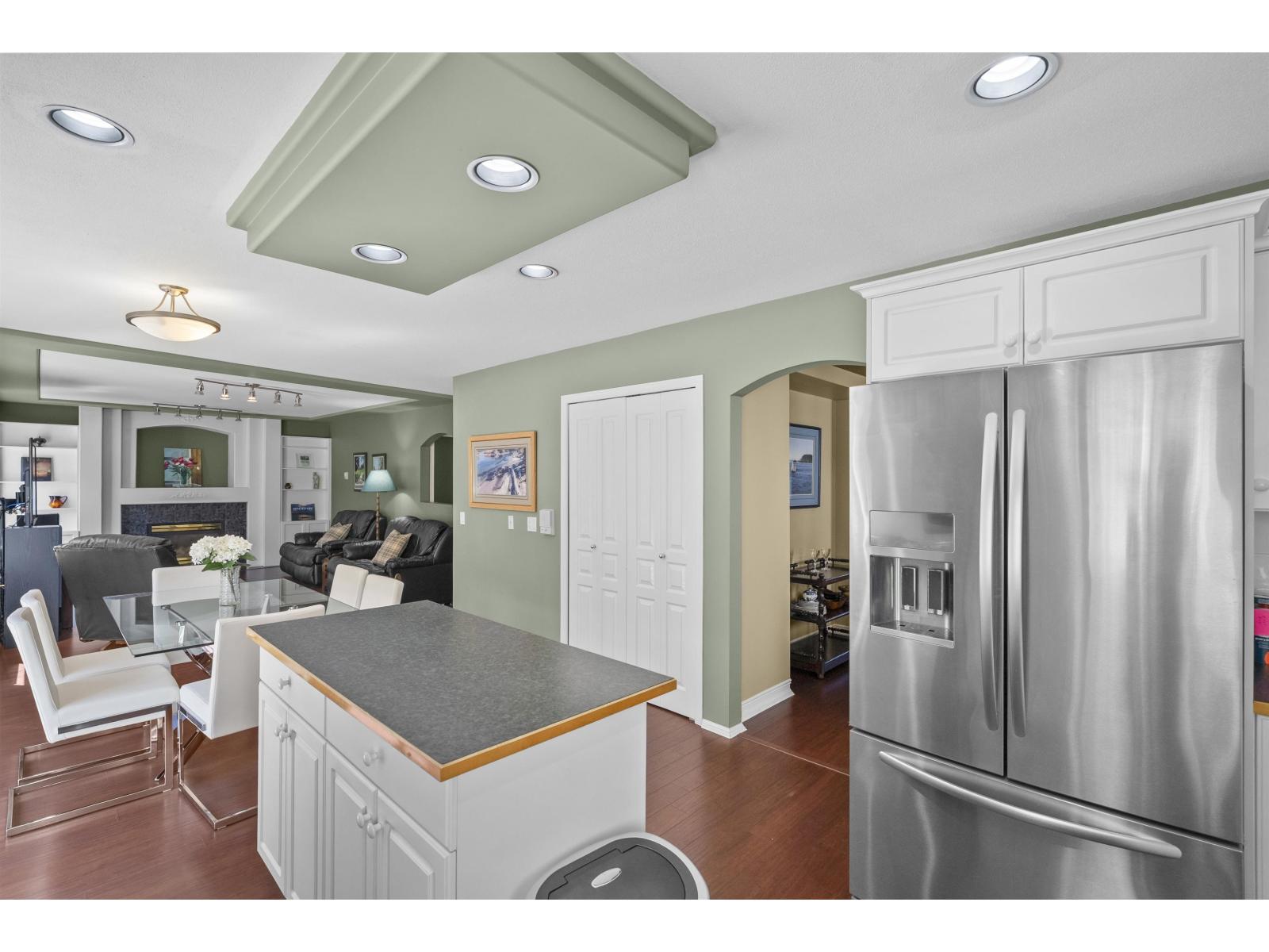 9252 206 Street Property Photo 6