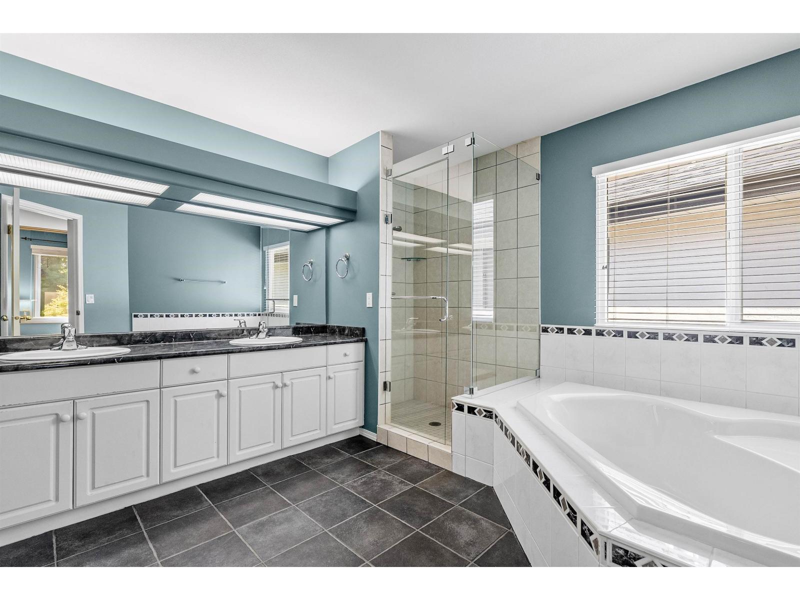 9252 206 Street Property Photo 14