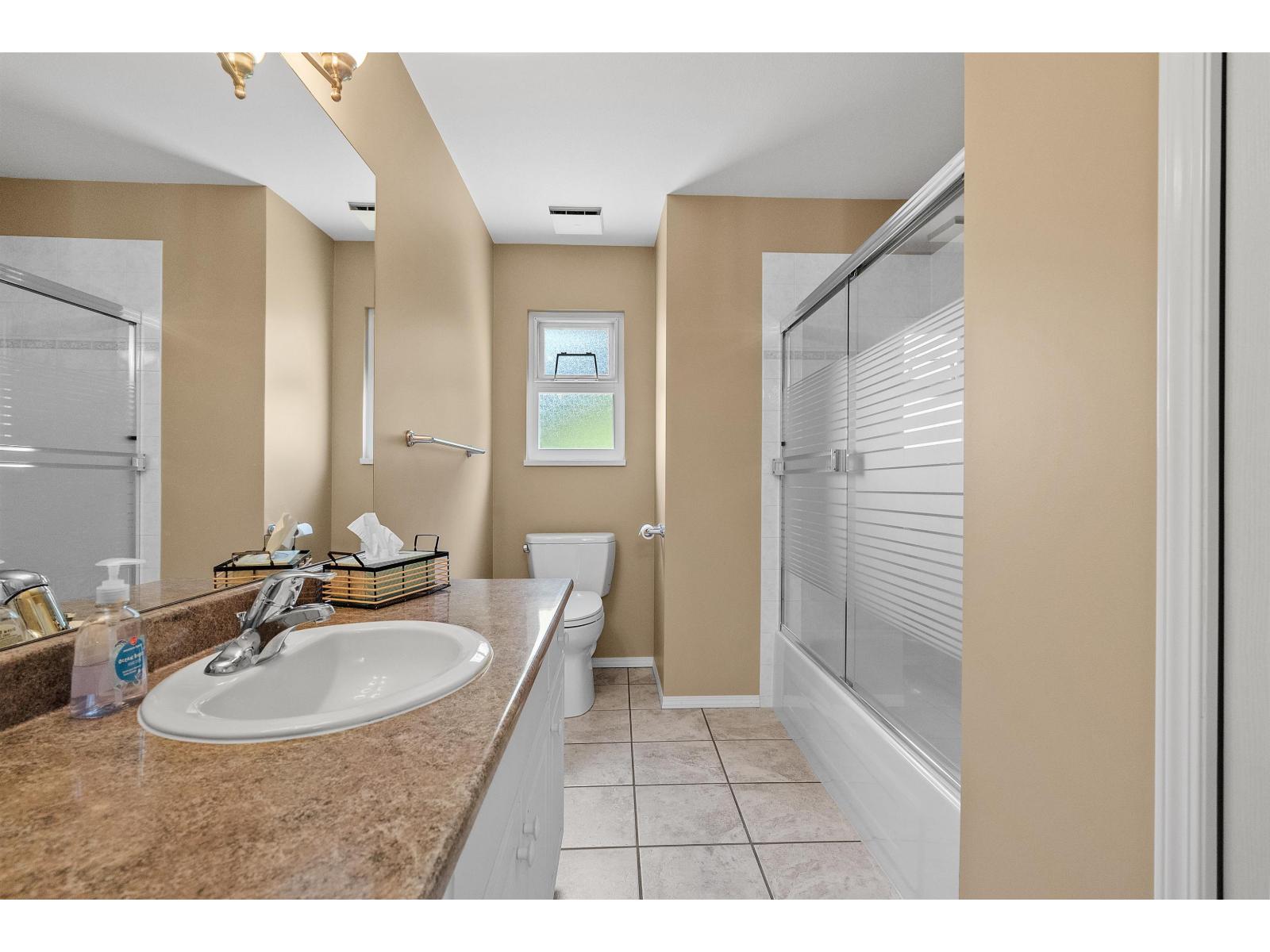 9252 206 Street Property Photo 16