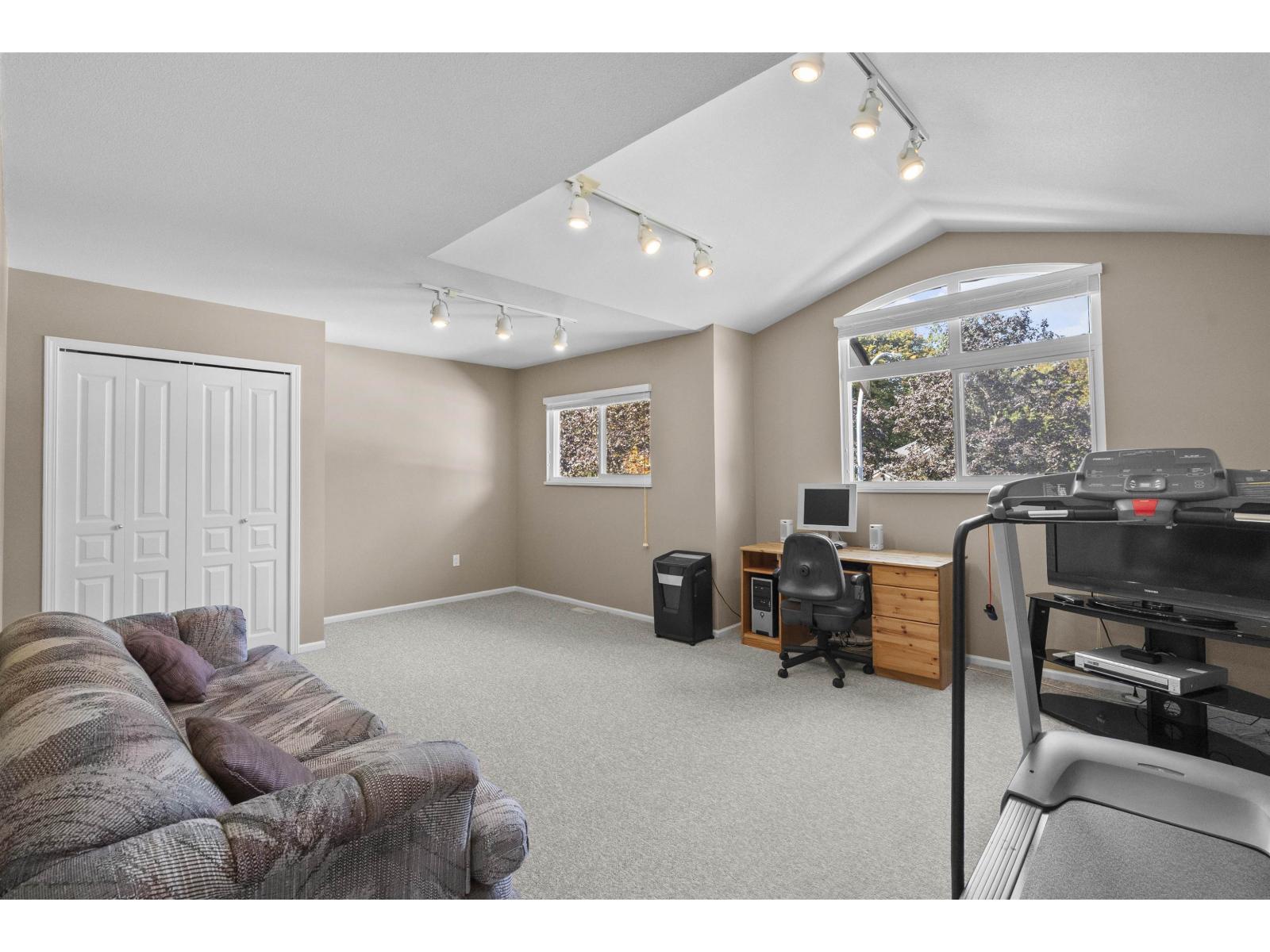 9252 206 Street Property Photo 19